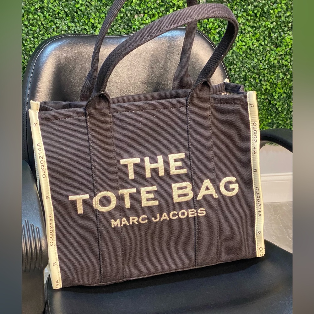 THE JACQUARD MEDIUM TOTE BAG